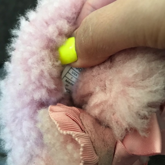 Pink uggs - Picture 6 of 6